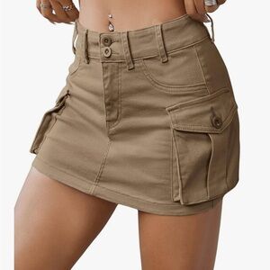 WDIRARA Women’s low waist button bodycon mini cargo denim skirt with pockets